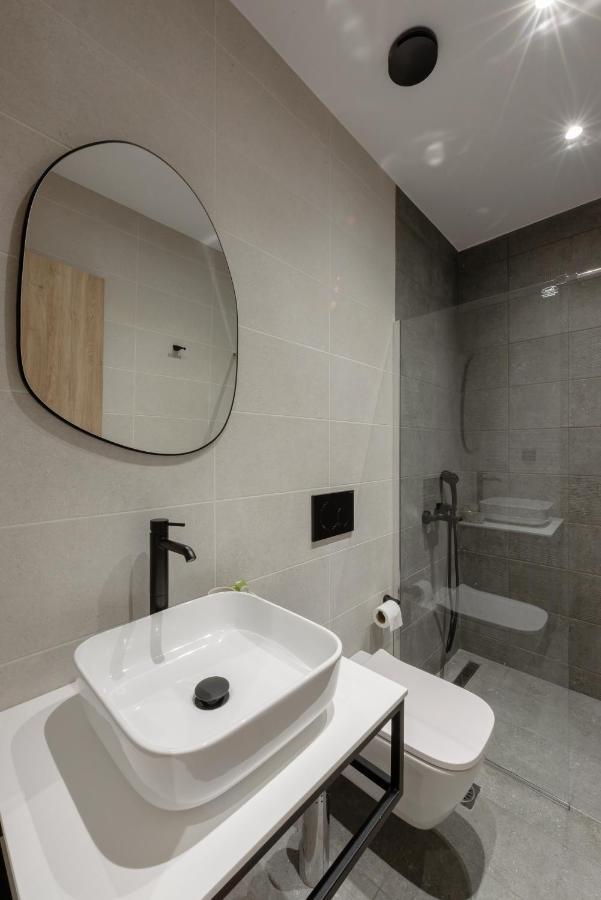 Galio Suites Airport By Airstay สปาตา ภายนอก รูปภาพ